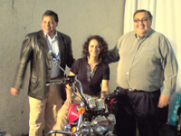 Ganadora de una de las motos